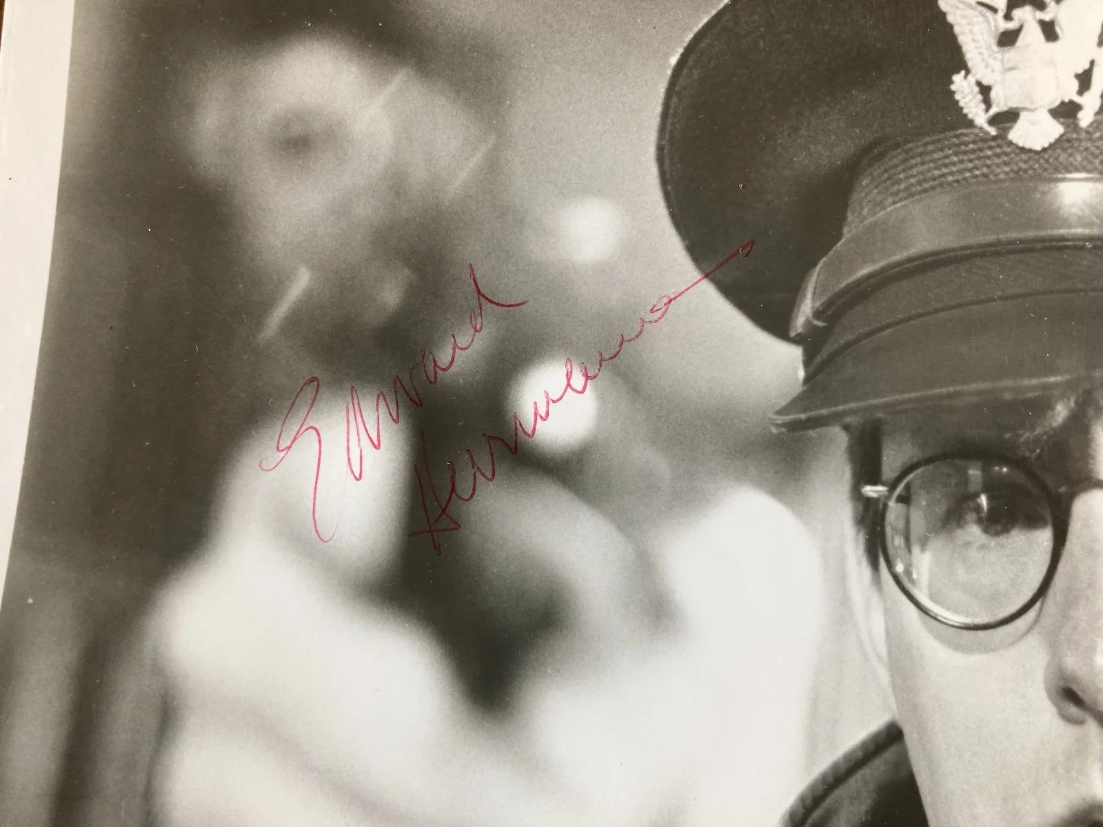 Edward Herrmann — Edward Herrmann Signed Autographed Vintage 8x10 Photo Brass Target JG COA, image 2