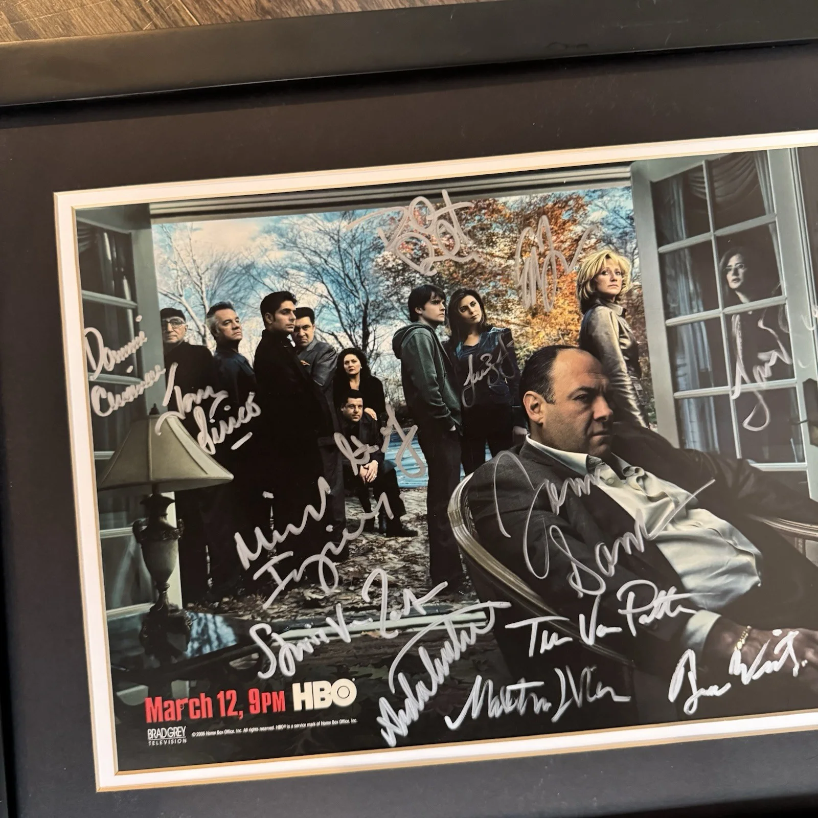 James GANDOLFINI — The Sopranos * Signed Cast Photo * Framed * James Gandolfini * JSA COA, изображение 3