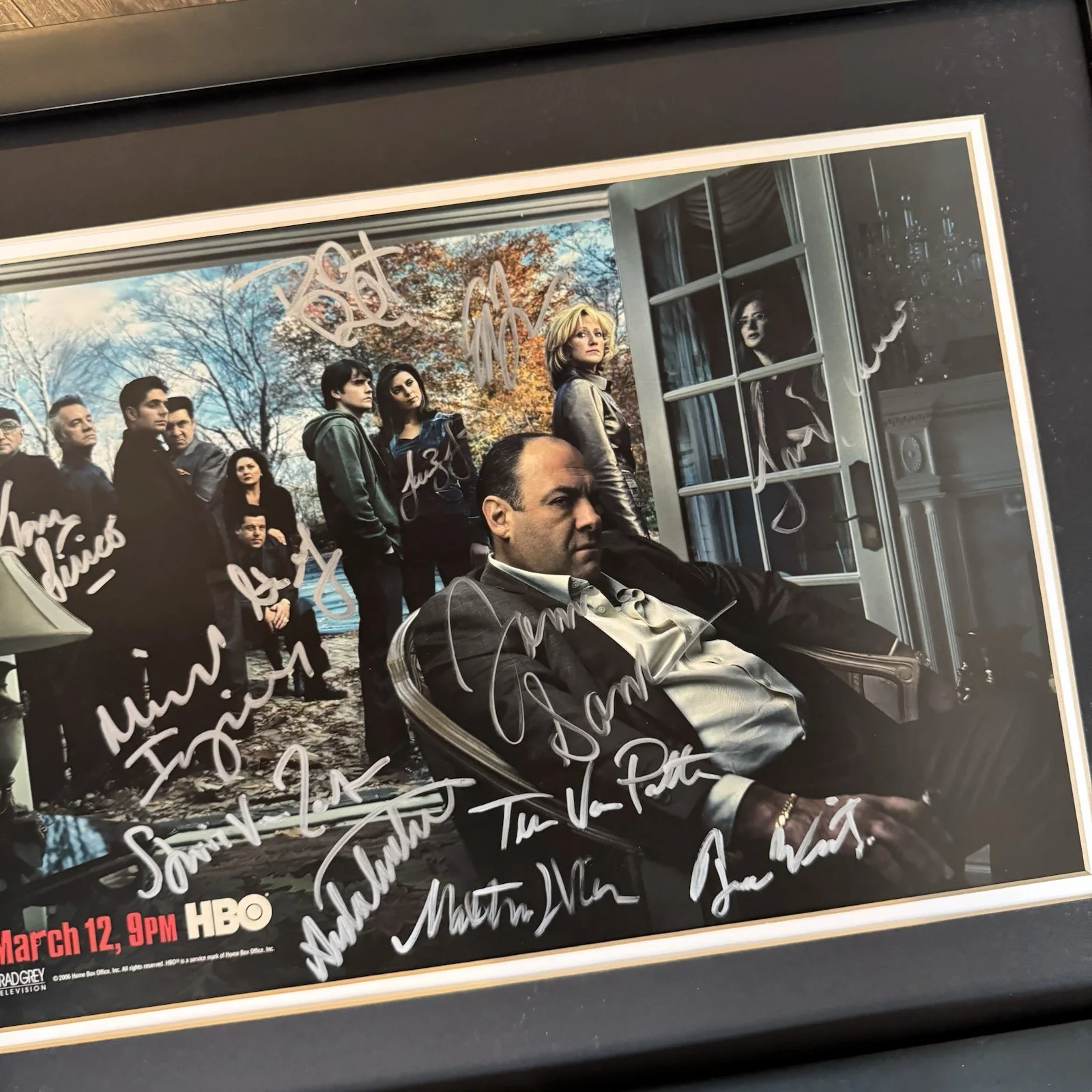 James GANDOLFINI — The Sopranos * Signed Cast Photo * Framed * James Gandolfini * JSA COA, изображение 4