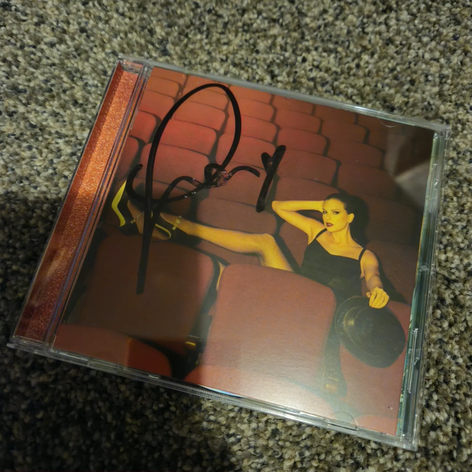 Taylor Swift The Life Of A Showgirl CD + Hand Signed Photo 4, изображение 2