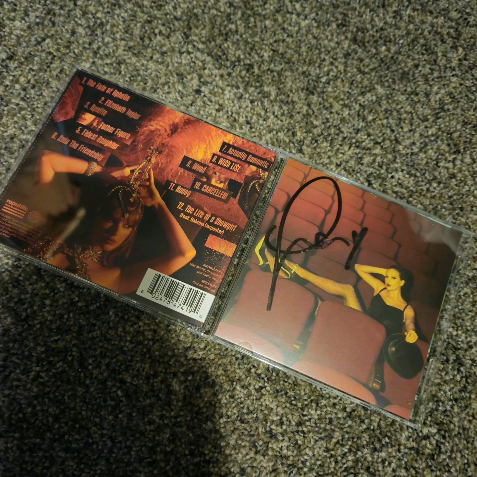 Taylor Swift The Life Of A Showgirl CD + Hand Signed Photo 4, изображение 4