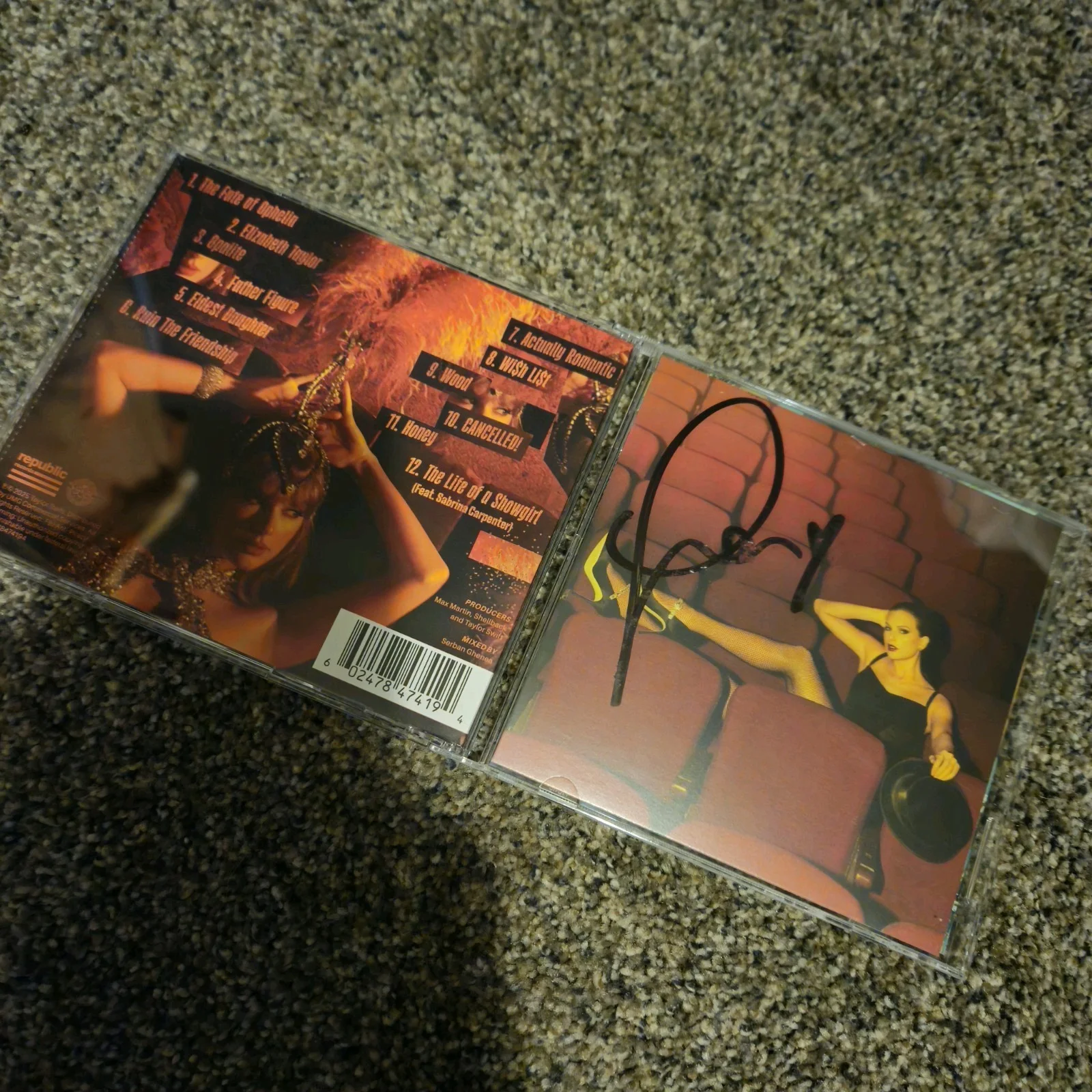 Taylor Swift The Life Of A Showgirl CD + Hand Signed Photo 4, изображение 5