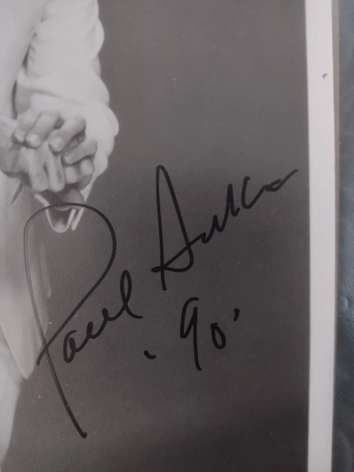 Rock/Pop Star Paul Anka Autographed 8x10 Photo with 45rpm " Diana", изображение 2