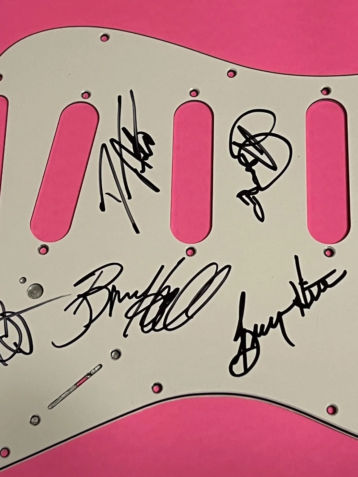 REO SPEEDWAGON x5 ENTIRE BAND AUTOGRAPH SIGNED GUITAR PICKGUARD *EXACT PROOF*, изображение 2