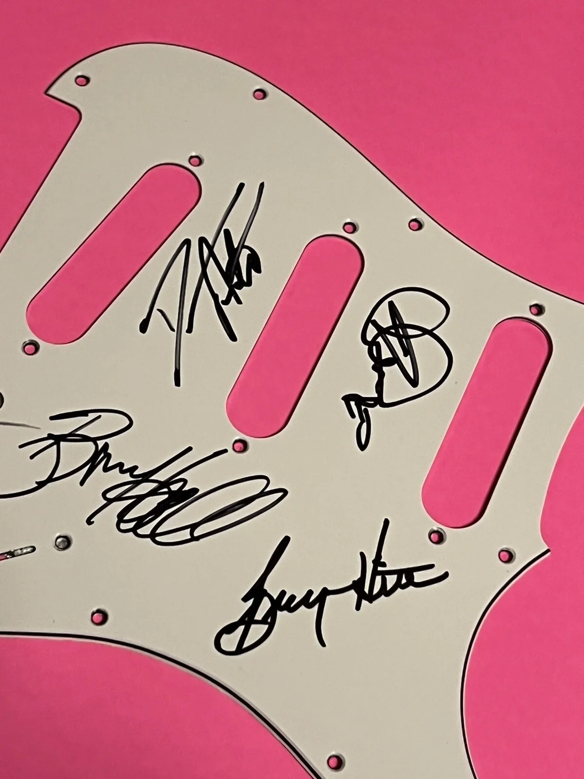 REO SPEEDWAGON x5 ENTIRE BAND AUTOGRAPH SIGNED GUITAR PICKGUARD *EXACT PROOF*, изображение 4