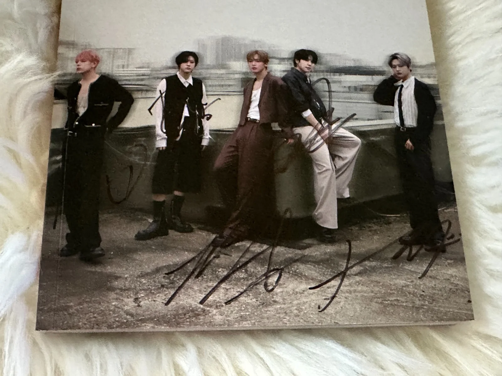 WEi - ALL MEMBER Autograph(Signed) PROMO ALBUM KPOP, image 2
