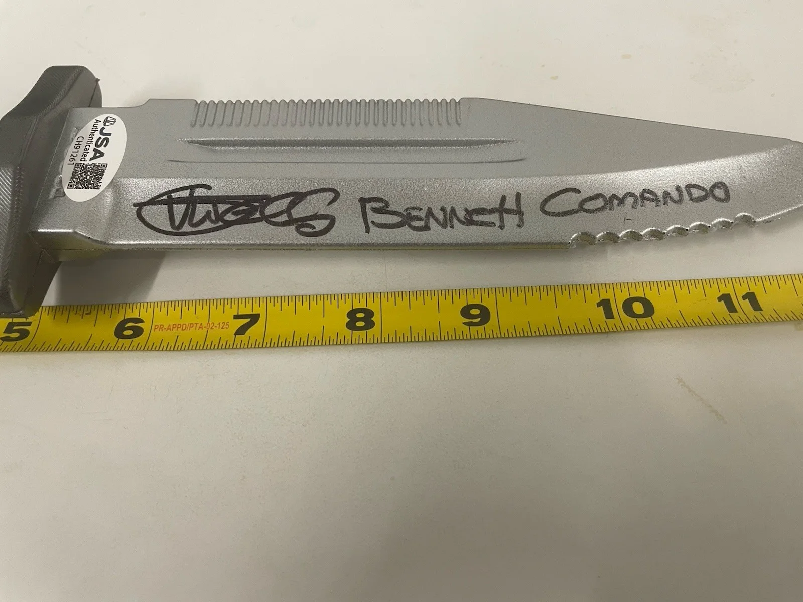 Vernon Wells — Vernon Wells “Commando” Signed Replica Prop Knife JSA Certified, image 2