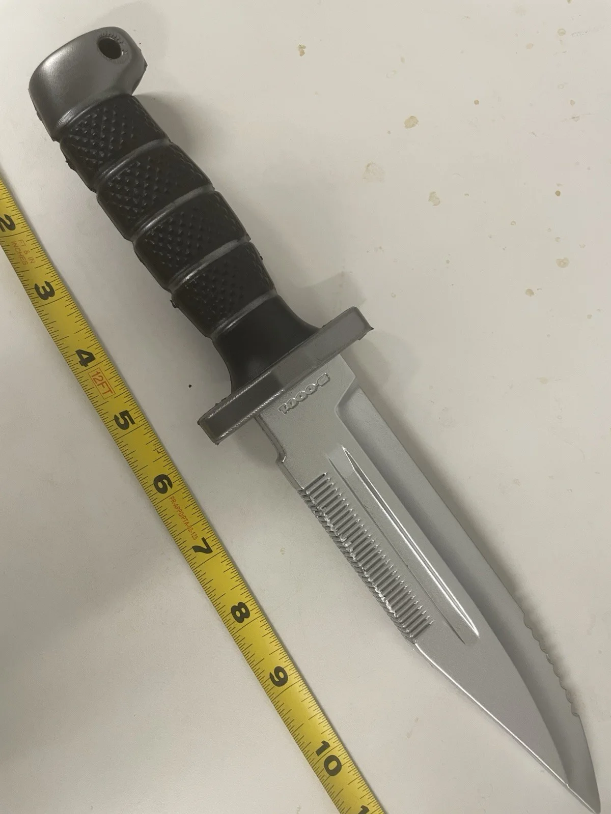 Vernon Wells — Vernon Wells “Commando” Signed Replica Prop Knife JSA Certified, image 4