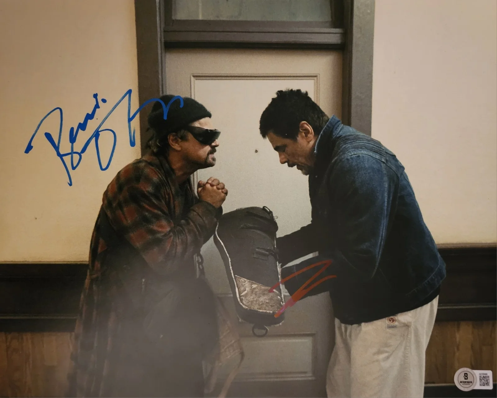 Leonardo Leo Dicaprio, Benicio Del Toro — LEONARDO DICAPRIO BENICIO DEL TORO SIGNED 11X14 ONE BATTLE AFTER ANOTHER BECKETT
