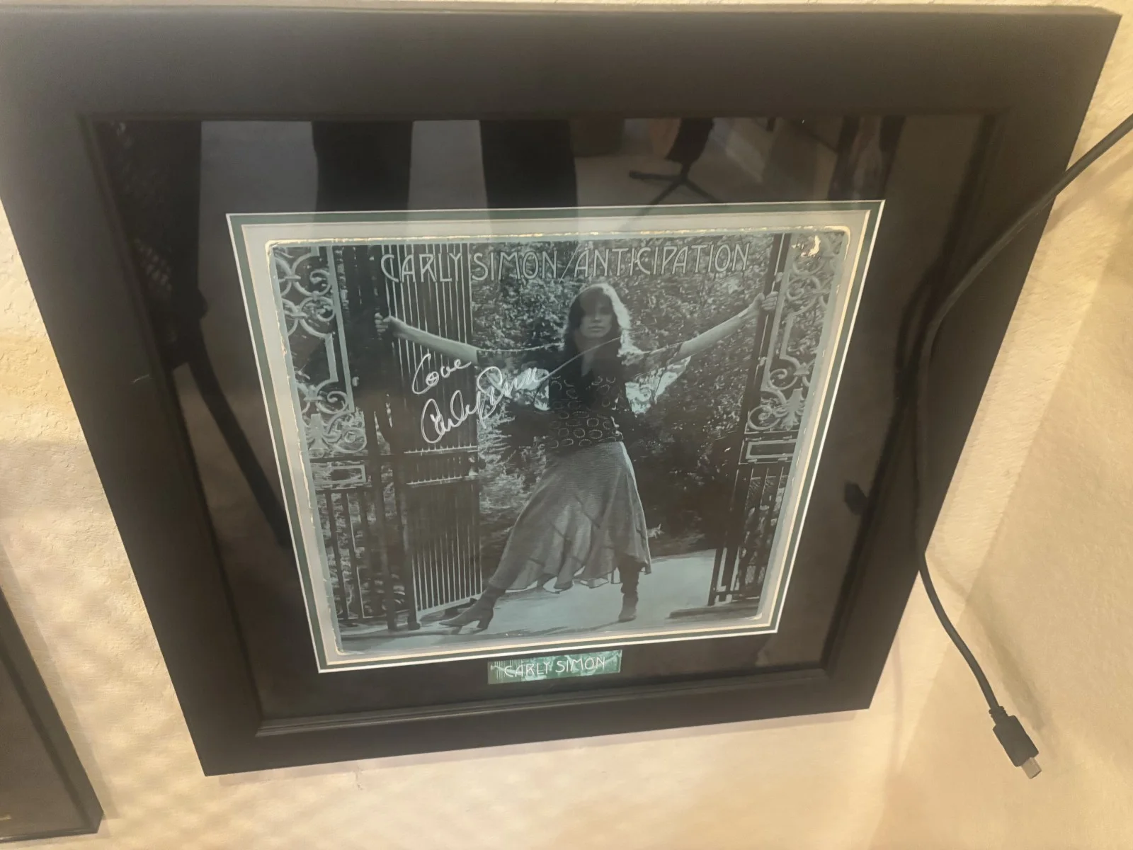 * CARLY SIMON * signed "Anticipation" album over display / JSA Loa, изображение 3