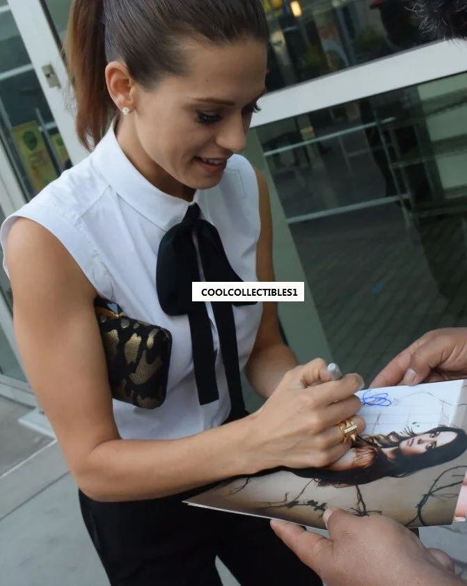 LYNDSY FONSECA — LYNDSY FONSECA "NIKITA" IN PERSON SIGNED 8X10 COLOR PHOTO 2 COA "PROOF", изображение 3