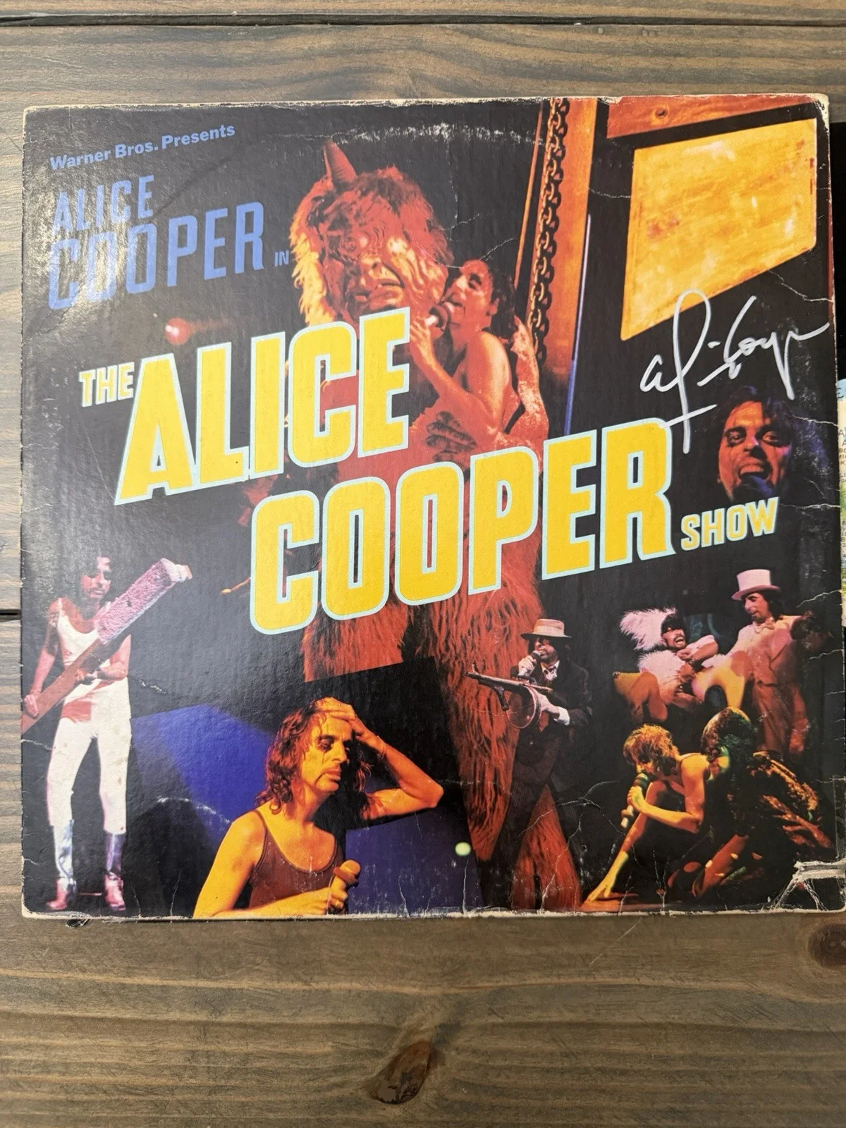 🎸🔥 Alice Cooper Signed “The Alice Cooper Show” Vinyl Album – Beckett 🔥🎸, image 3