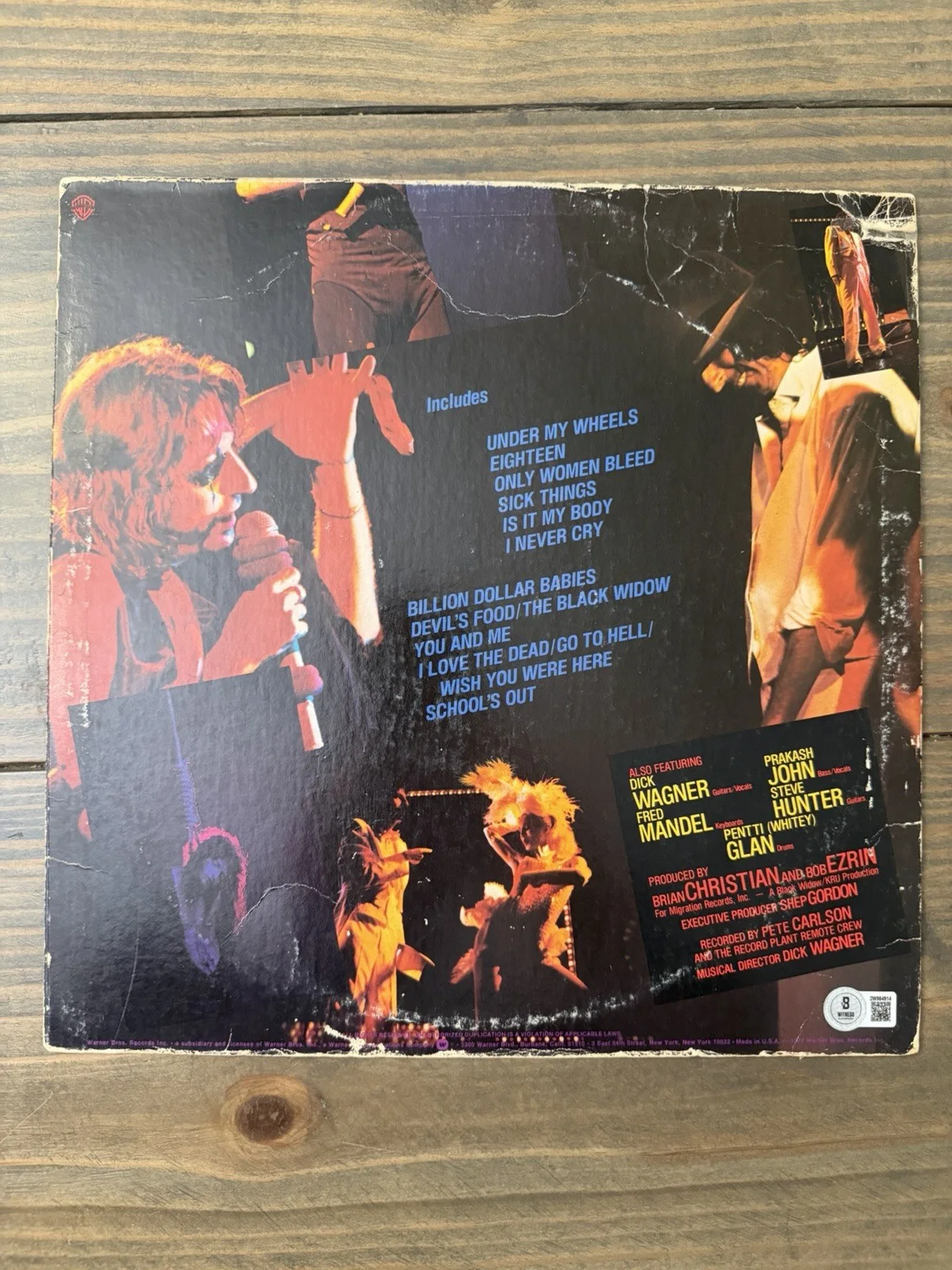🎸🔥 Alice Cooper Signed “The Alice Cooper Show” Vinyl Album – Beckett 🔥🎸, image 4
