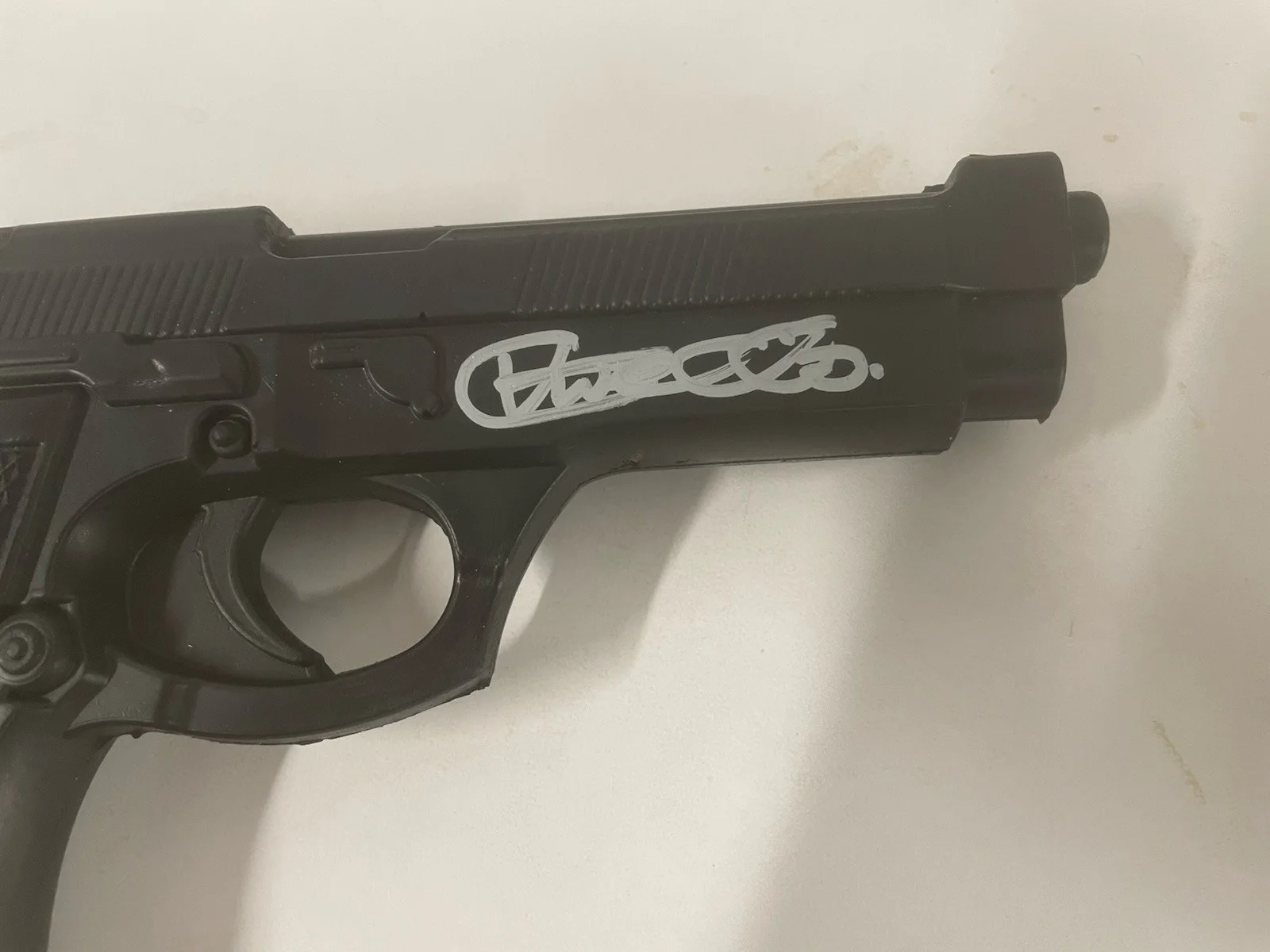 Vernon Wells — Vernon Wells “Commando” Signed Replica Prop Pistol JSA Certified, image 2