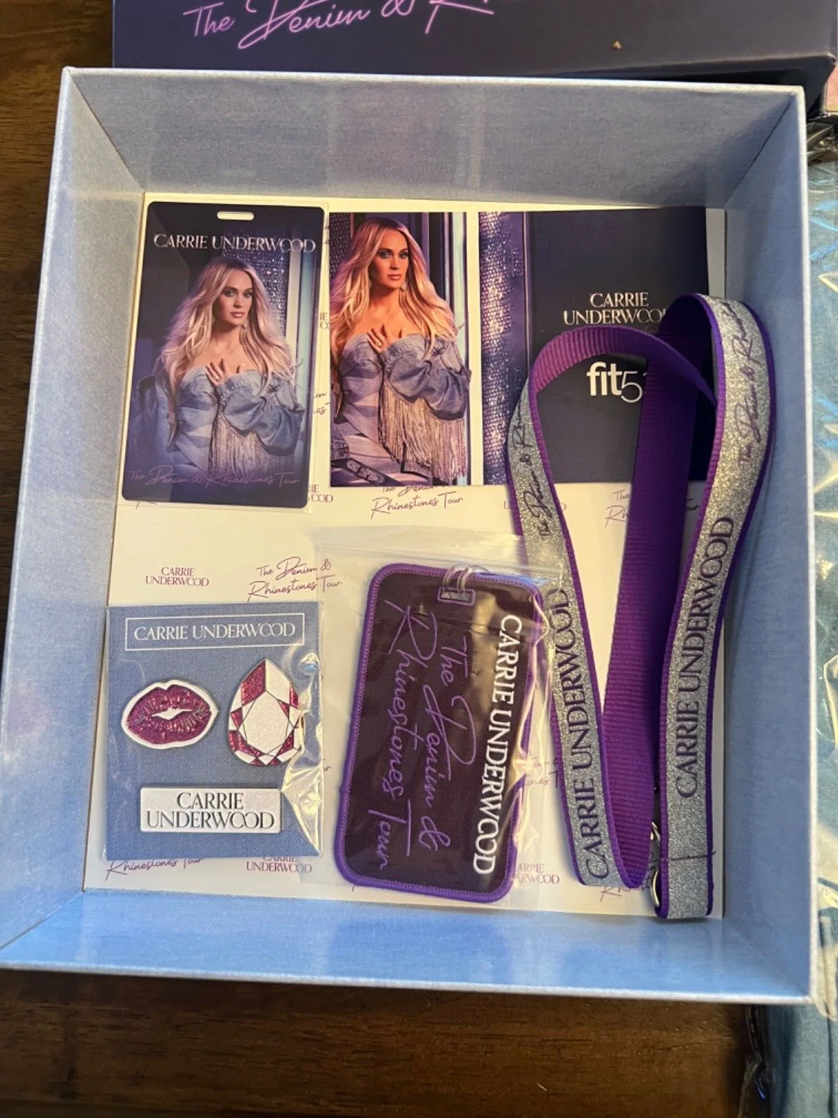 Carrie Underwood Denim and Rhinestones 2022 Tour VIP Merch Boxed Set Tote Pins, изображение 2