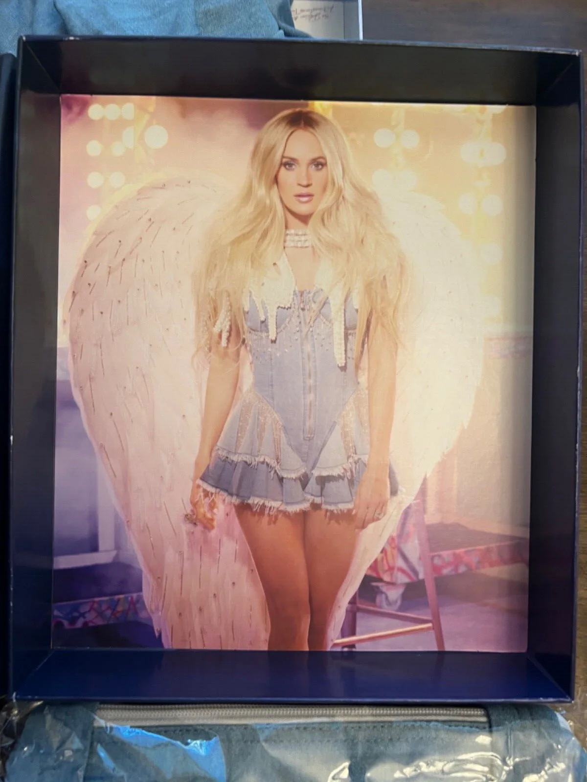 Carrie Underwood Denim and Rhinestones 2022 Tour VIP Merch Boxed Set Tote Pins, изображение 3