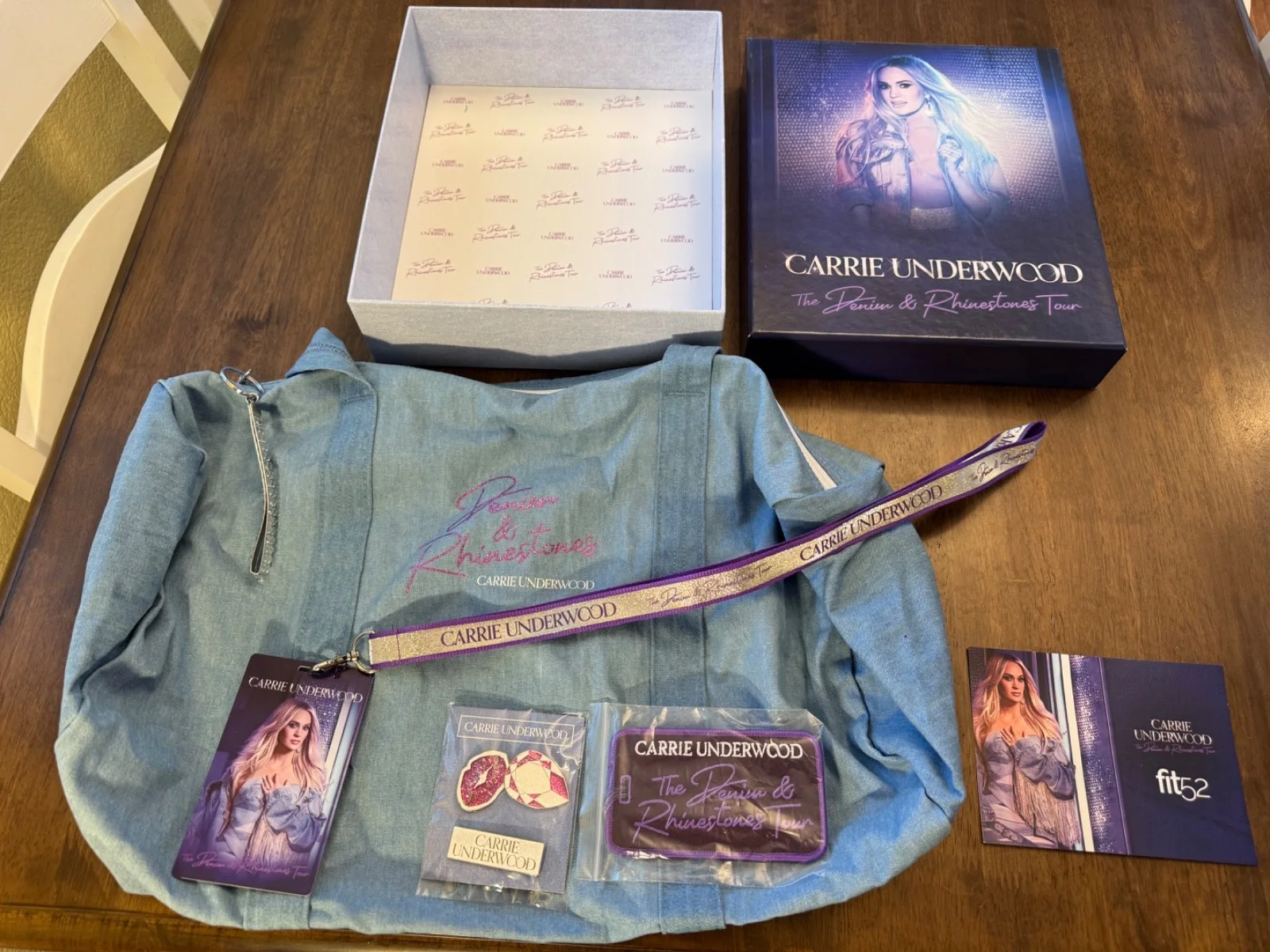 Carrie Underwood Denim and Rhinestones 2022 Tour VIP Merch Boxed Set Tote Pins, изображение 5