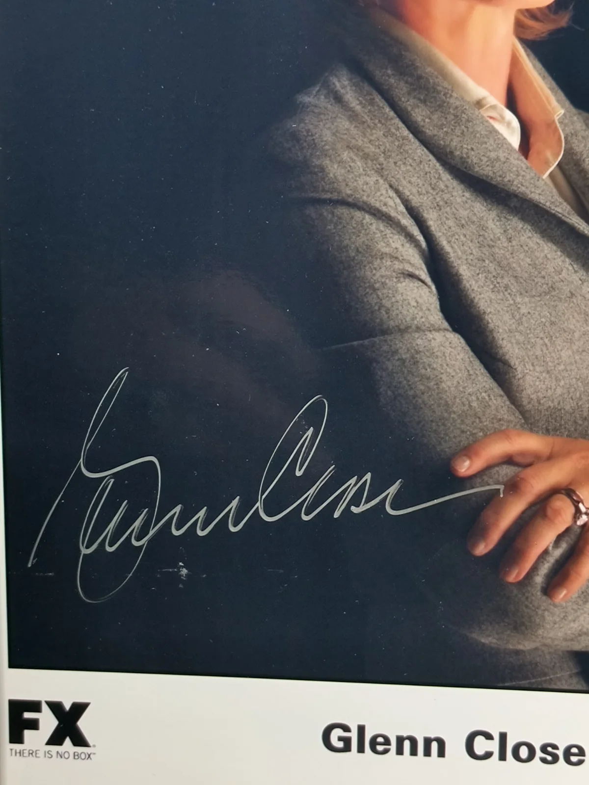 Glenn Close — GLENN CLOSE Autographed Signed 8x10 DAMAGES Photograph, Hollywood Icon, Actress, image 3