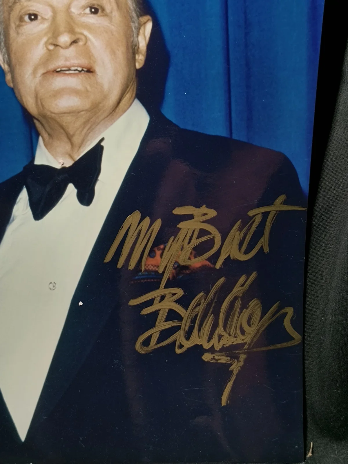 BOB HOPE — BOB HOPE AUTOGRAPHED 8x10 PHOTO With Award, Comedy Legend, Radio, TV, USO, изображение 2
