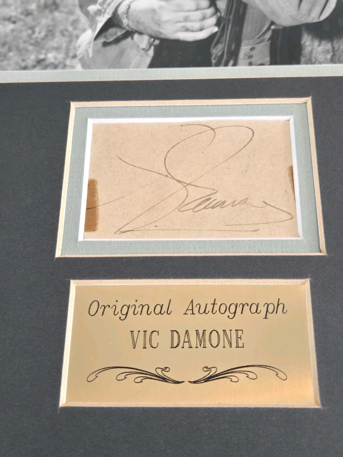 Vic Damone — VIC DAMONE Signed Cut Signature On Matted Board Walt Disney World Co Certified, image 2