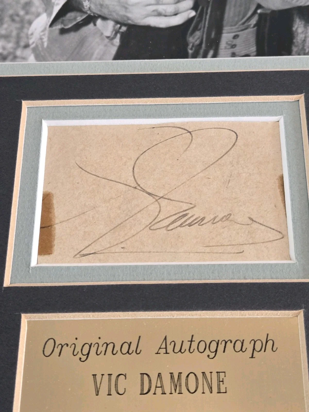 Vic Damone — VIC DAMONE Signed Cut Signature On Matted Board Walt Disney World Co Certified, image 3