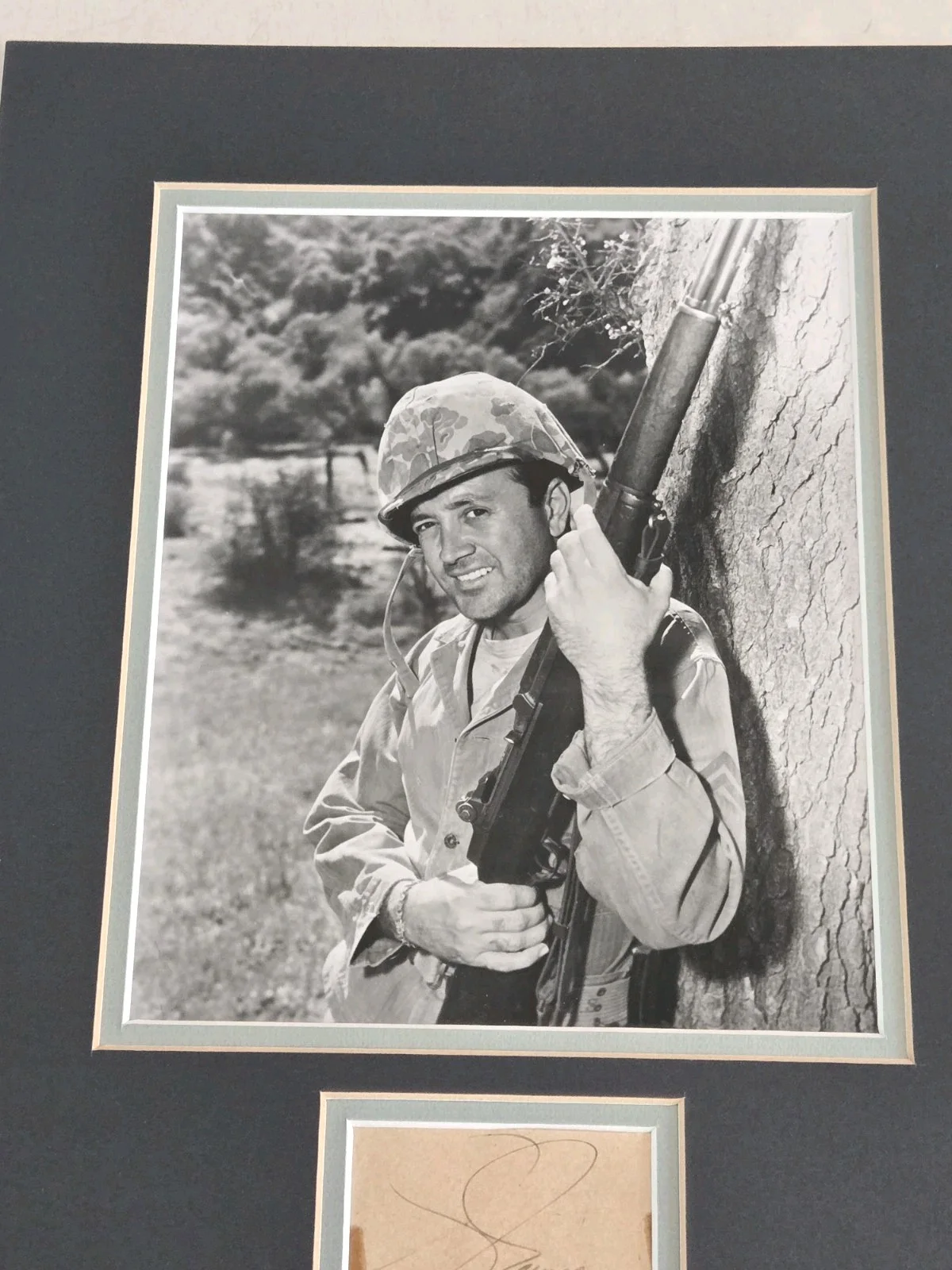 Vic Damone — VIC DAMONE Signed Cut Signature On Matted Board Walt Disney World Co Certified, image 4