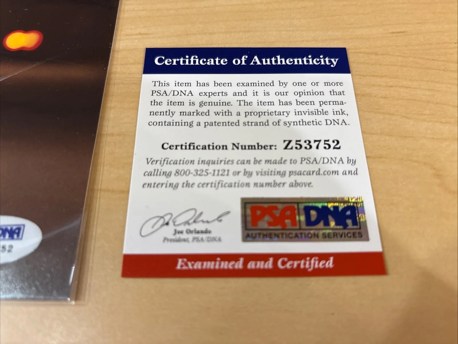 Christian Bale — Christian Bale Signed Autographed 8x10 Photo The Dark Knight w/Suit PSA DNA, изображение 2