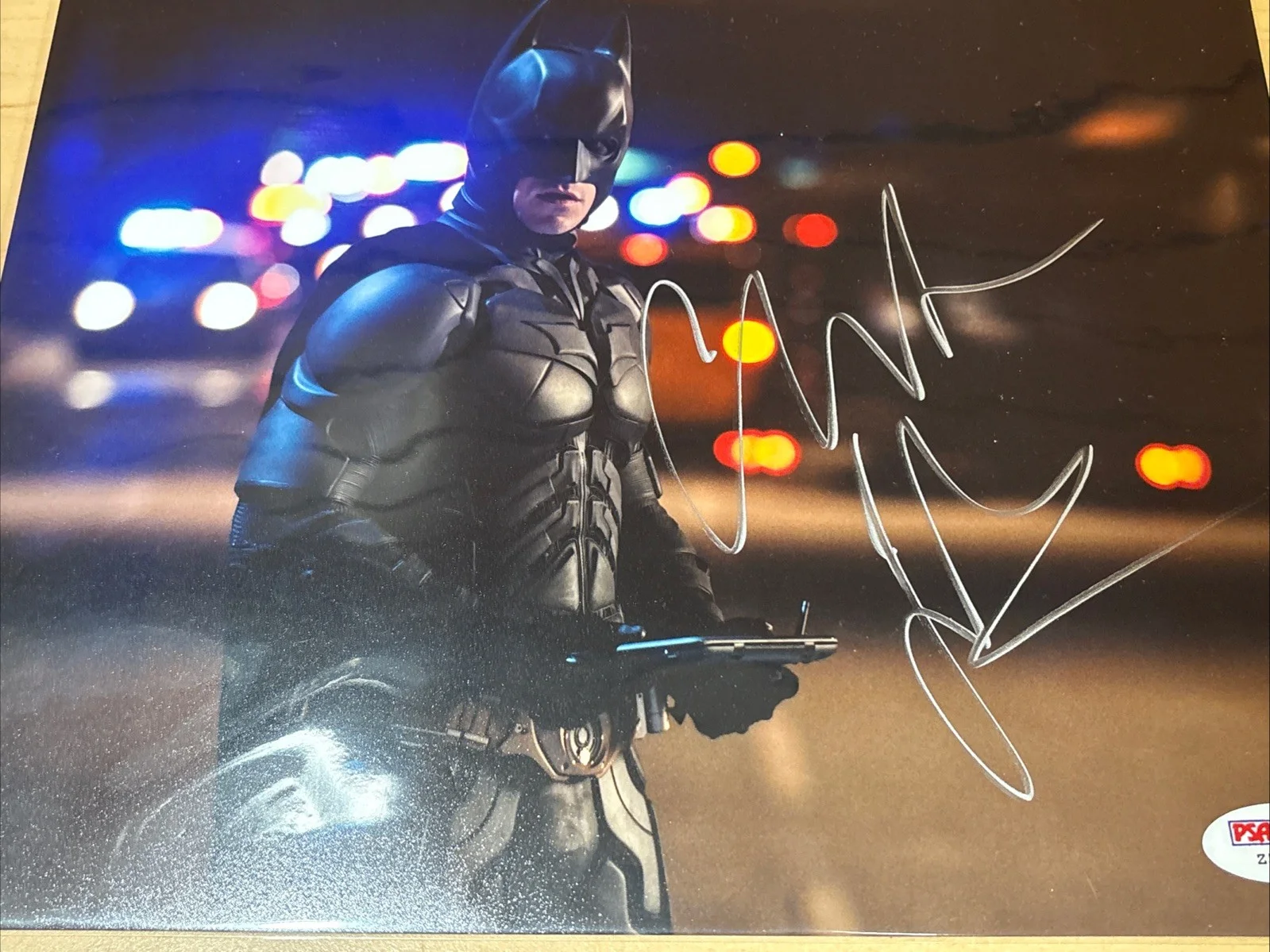 Christian Bale — Christian Bale Signed Autographed 8x10 Photo The Dark Knight w/Suit PSA DNA, изображение 4