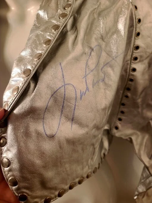 JULIA PARTON: Stage Worn Owned Signed Leather Jacket & her Signed COA ++++, image 3