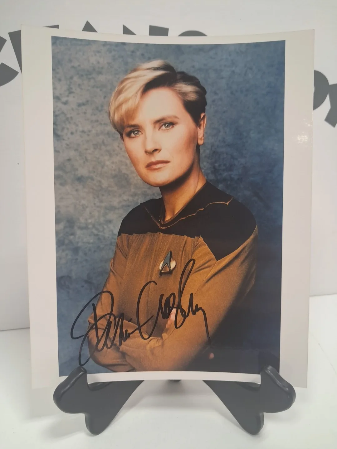 Denise Crosby — Autograph - Signed Color 8x10 Photo - DENISE CROSBY (STAR TREK TNG) - NO COA