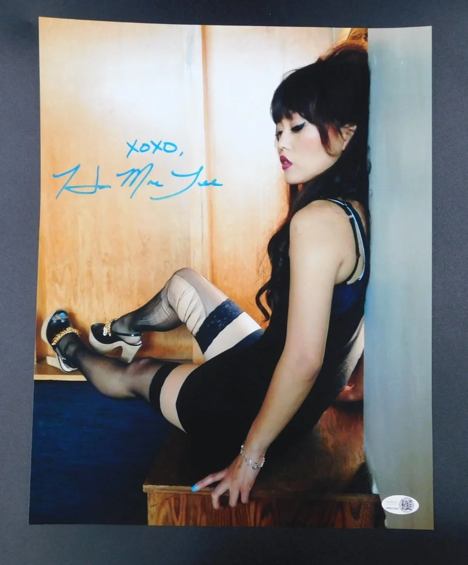 Hana Mae Lee — Hana Mae Lee Signed/Autographed 11x14 Photo Inscribed JSA COA Pitch Perfect