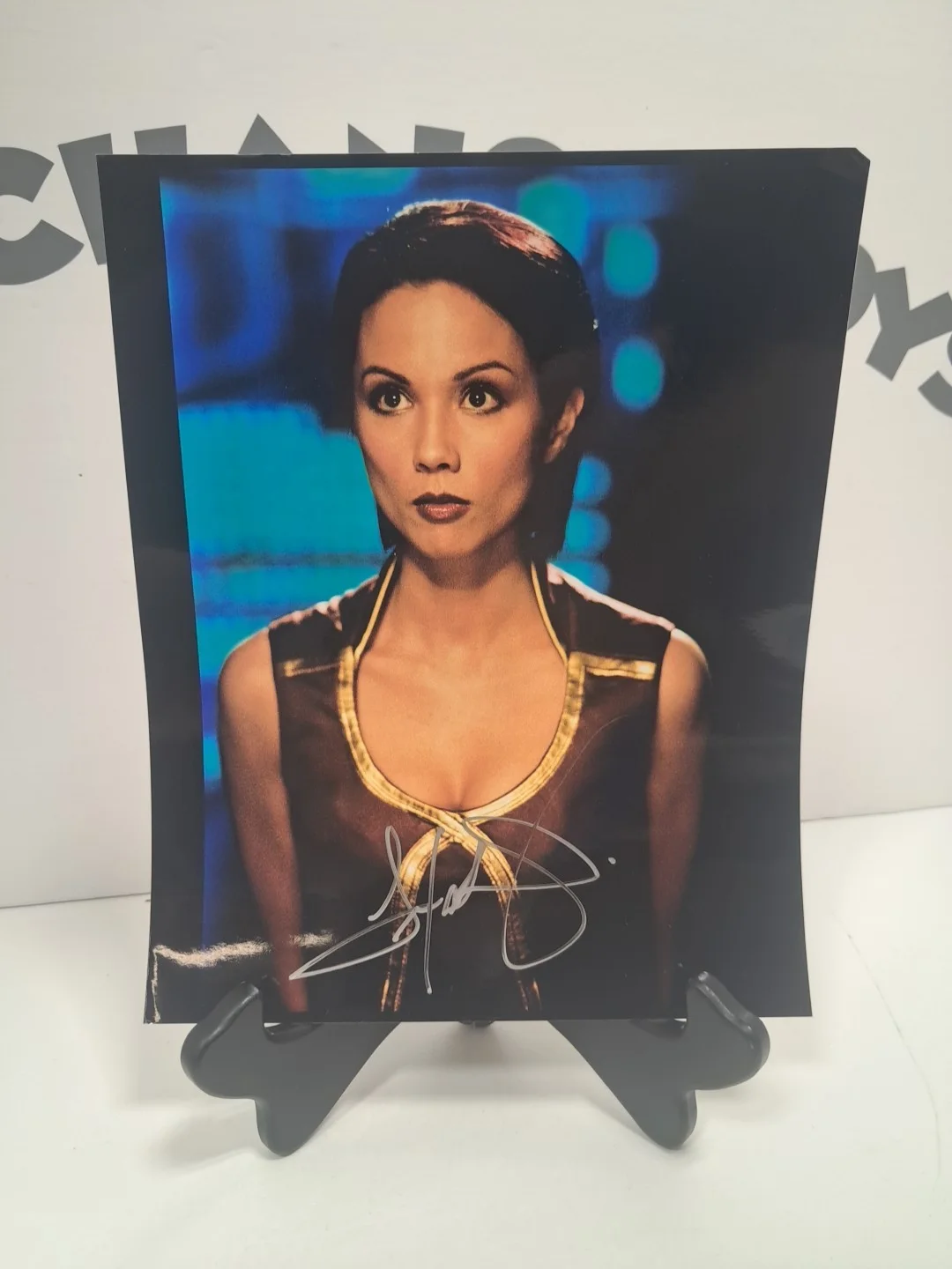 Joe Flanigan — Autograph - Signed Color 8x10 Photo - LEXA DOIG (ANDROMEDA) - NO COA