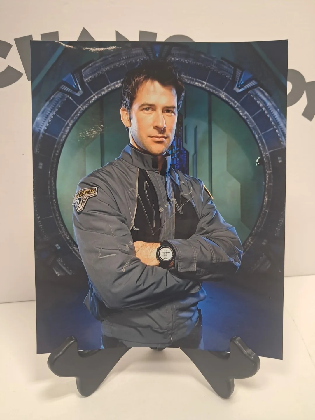 Joe Flanigan — Autograph - Signed Color 8x10 Photo - JOE FLANIGAN (STARGATE) - NO COA