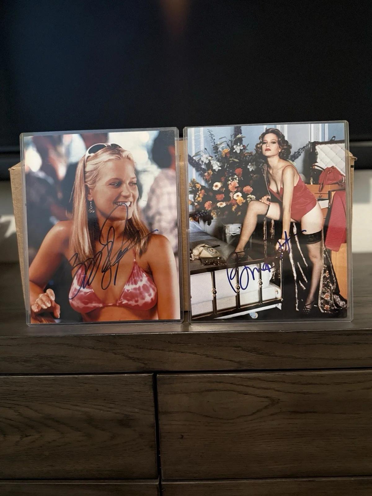 Bridget Fonda Autographed 8x10 Photographs With Photo Cover And COA, изображение 3