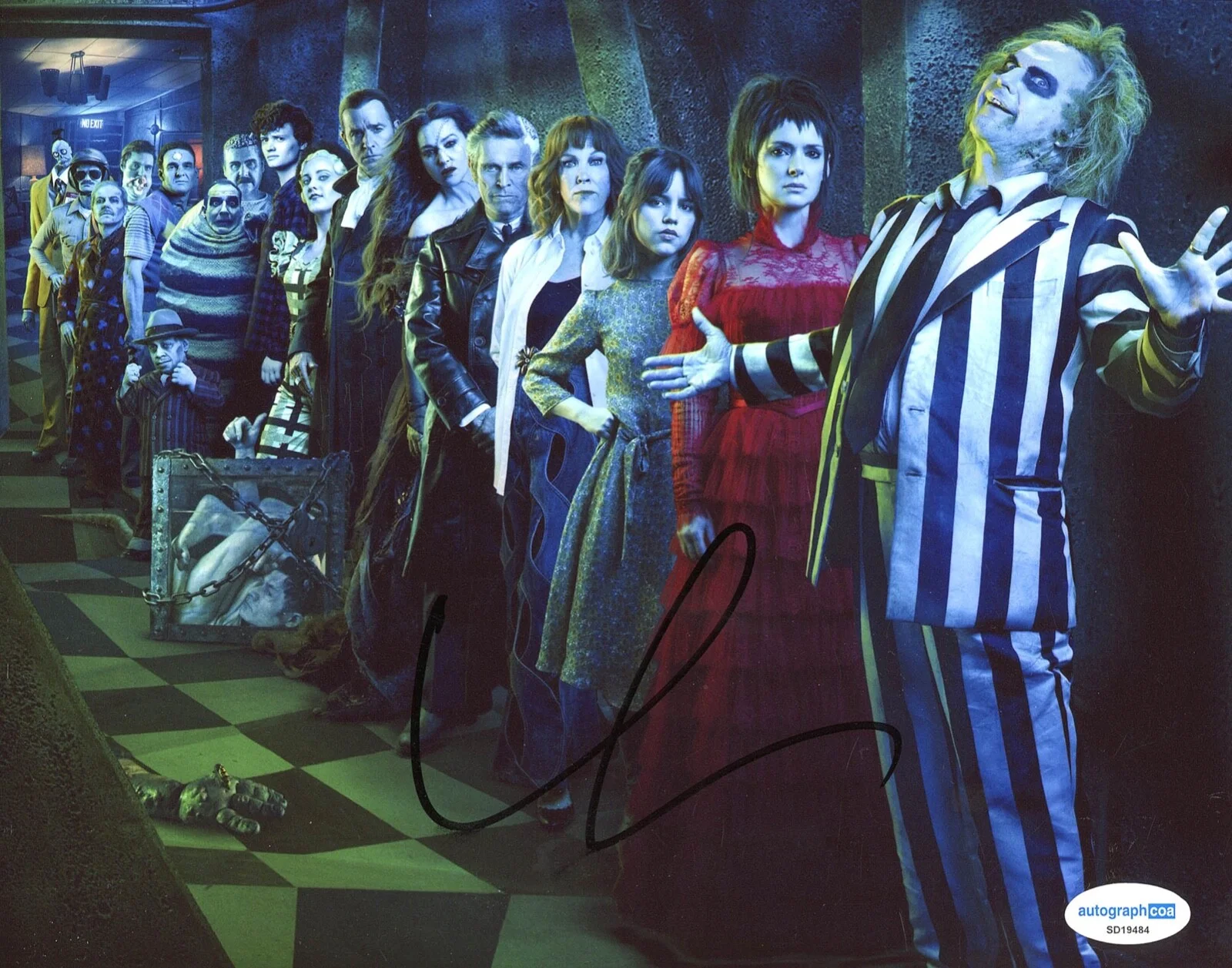 WILLEM DAFOE — Willem Dafoe signed "BEETLEJUICE BEETLEJUICE" 8x10 Photo c PROOF Wolf ACOA COA, изображение 3