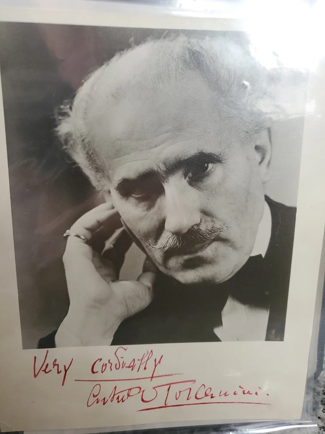 Arturo Toscanini — ARTURO TOSCANINI - BEAUTIFUL AUTOGRAPHED SIGNED PHOTOGRAPH, image 2