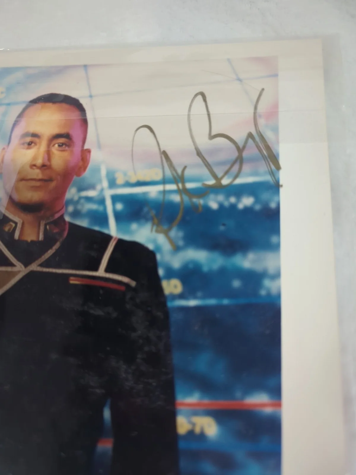 Richard Bigg — Babylon 5 Signed Phot Richard Biggs As Dr. Franklin, image 2