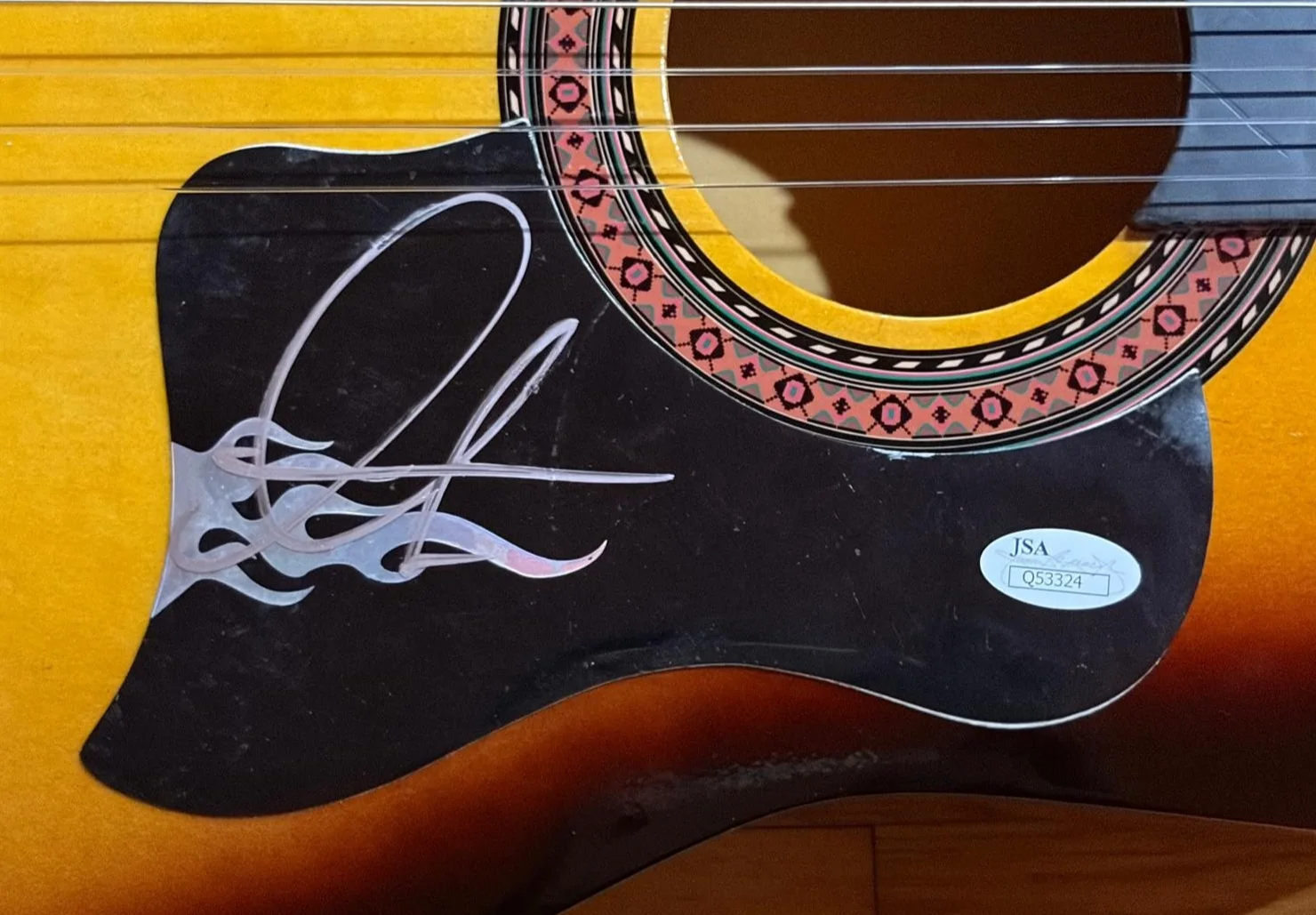 Adam Levine — ADAM LEVINE SIGNED AUTOGRAPHED ACOUSTIC GUITAR MAROON 5 THIS LOVE JSA COA A, изображение 3