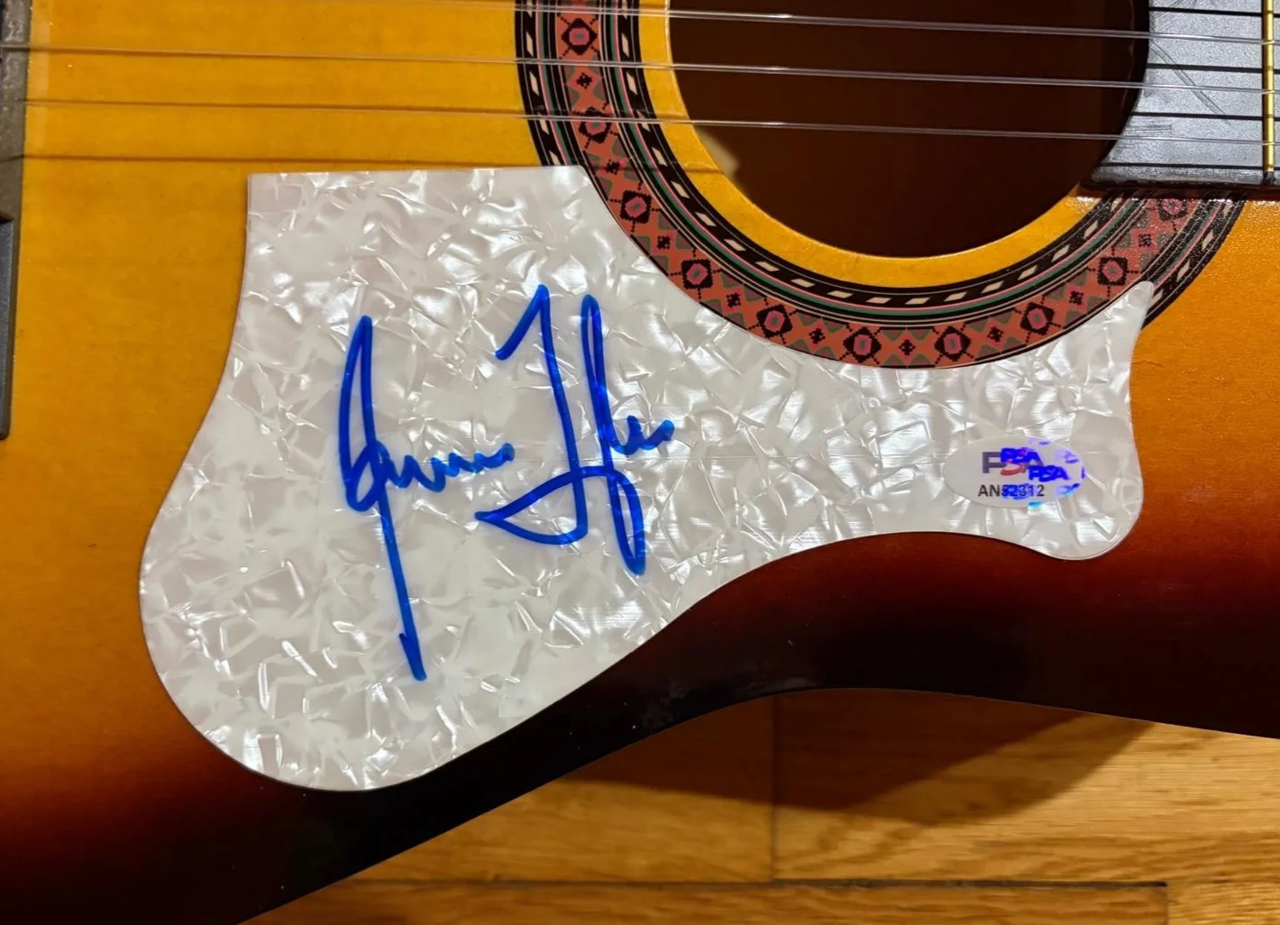 James Taylor — JAMES TAYLOR SIGNED ACOUSTIC GUITAR FIRE AND RAIN SWEET BABY JAMES PSA COA A, изображение 3