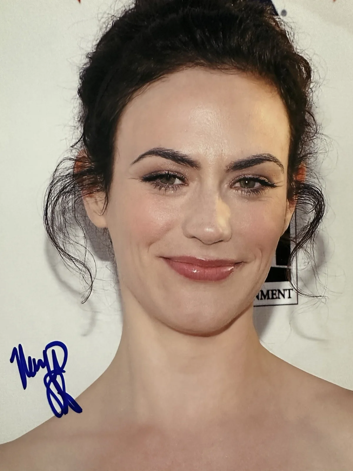 Maggie Siff — Maggie Siff Signed Mad Men 8x10 Photo. Billions. Sons Of Anarchy