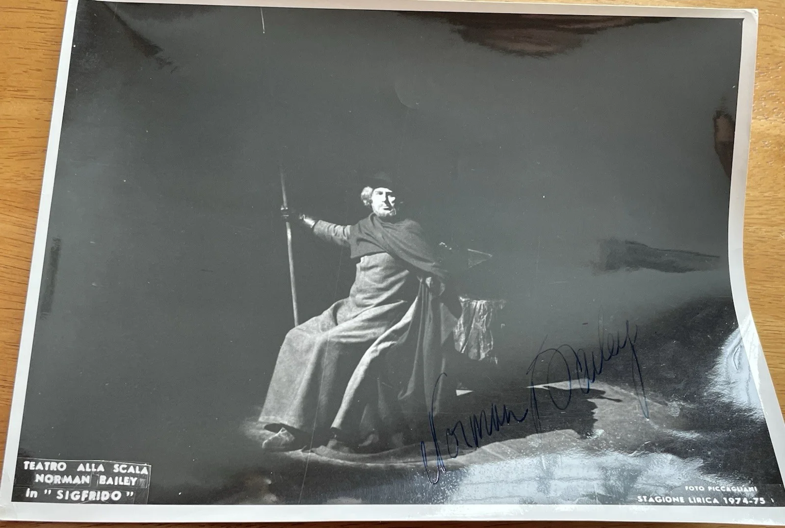 British Opera Singer Norman Bailey Autograph Photo in "Sigfrido", изображение 2