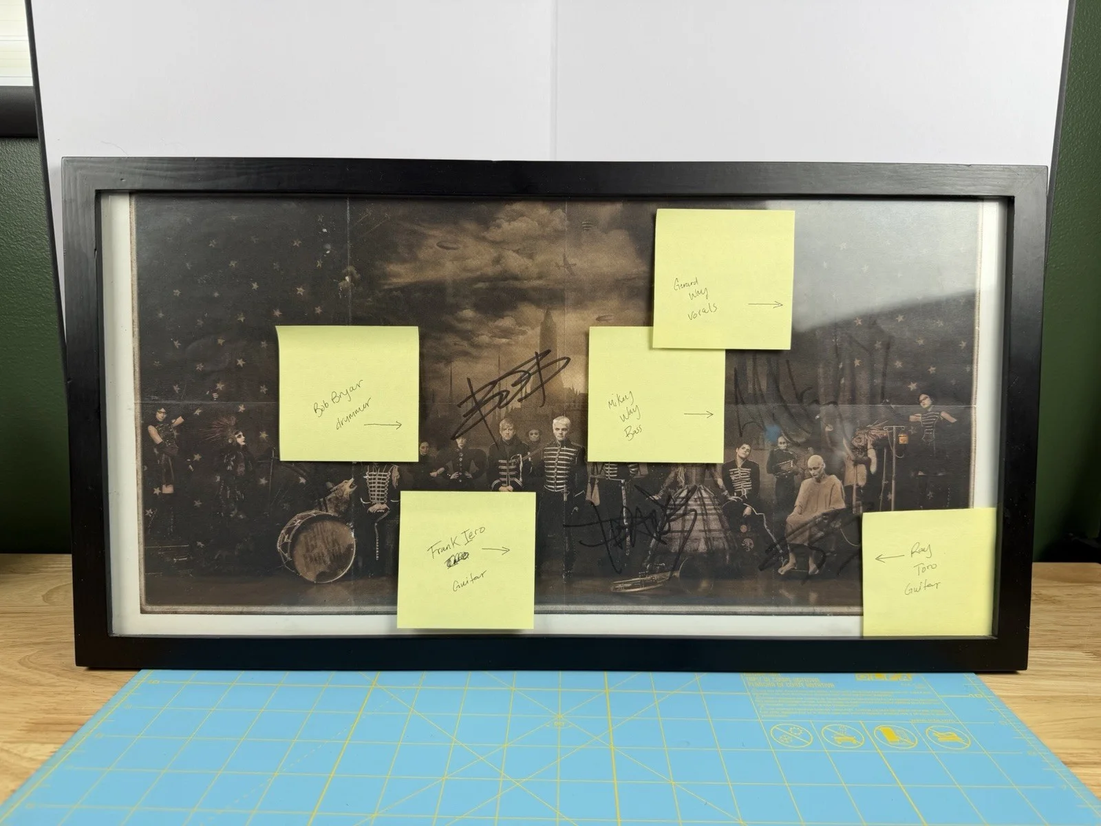 My Chemical Romance Signed Black Parade Release Party, 10/23/2006 – Beckett COA, изображение 2