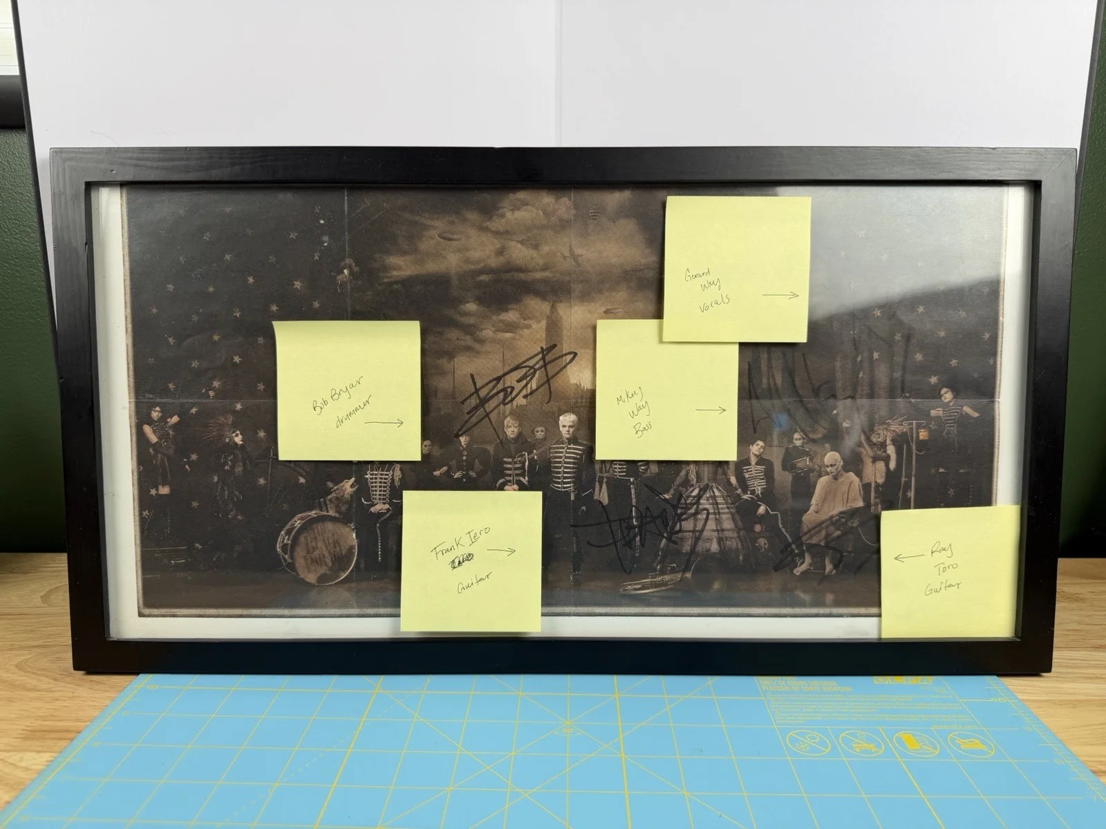 My Chemical Romance Signed Black Parade Release Party, 10/23/2006 – Beckett COA, изображение 3