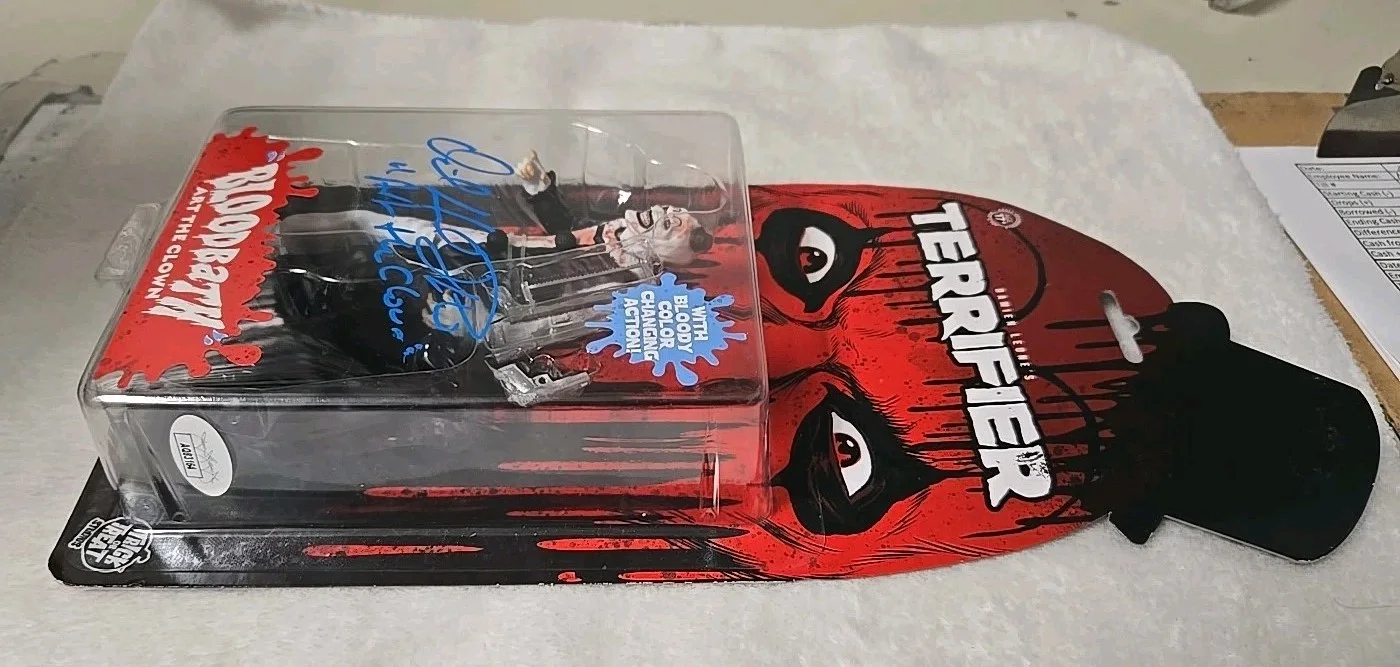 David Howard Thornton — DAVID HOWARD THORNTON Signed Clamshell Figure Art the Clown TERRIFIER JSA COA, изображение 3