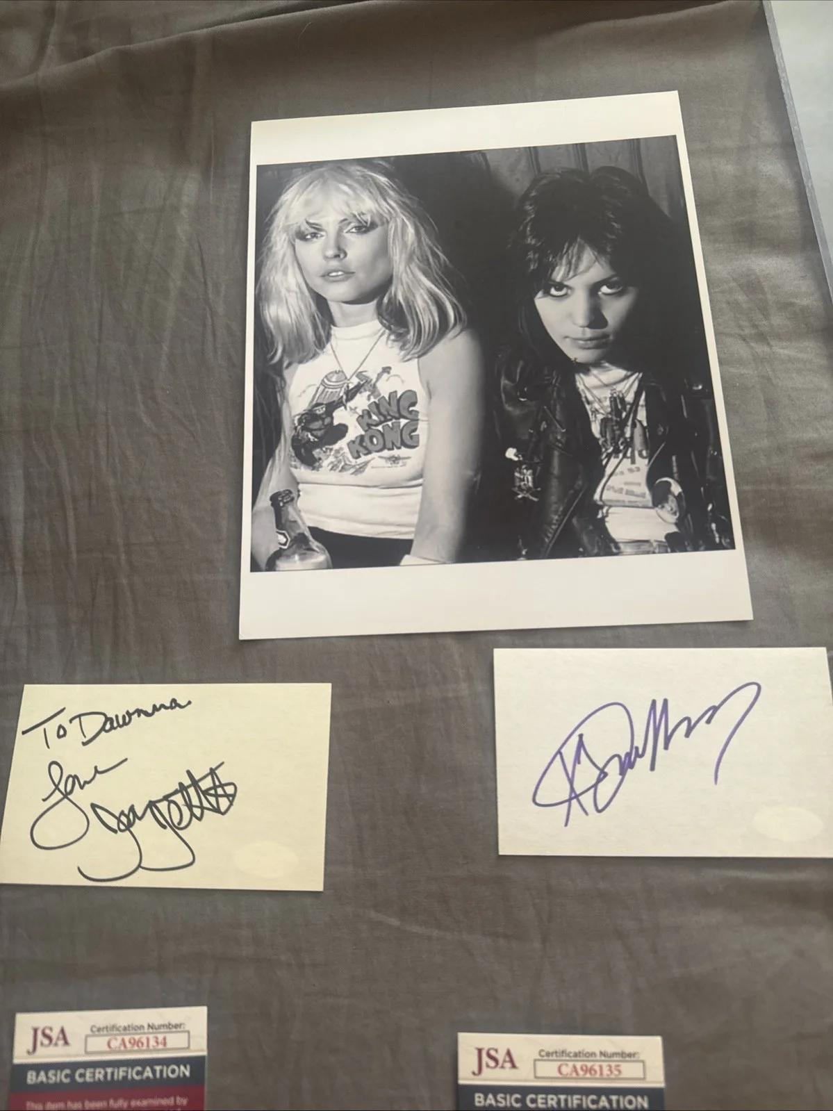 Deborah Harry and Joan Jett signed index cards Jsa certified The Runaways, изображение 2