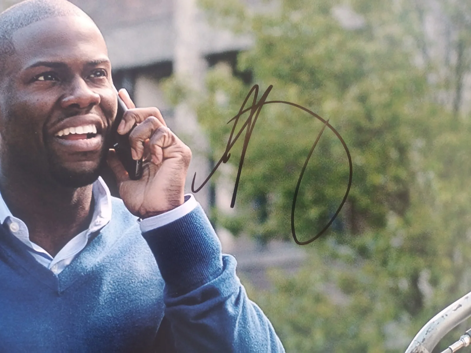 Kevin Hart — Kevin Hart Signed 14*11 BIG Photo – Autographed Movie Scene – with COA, image 2