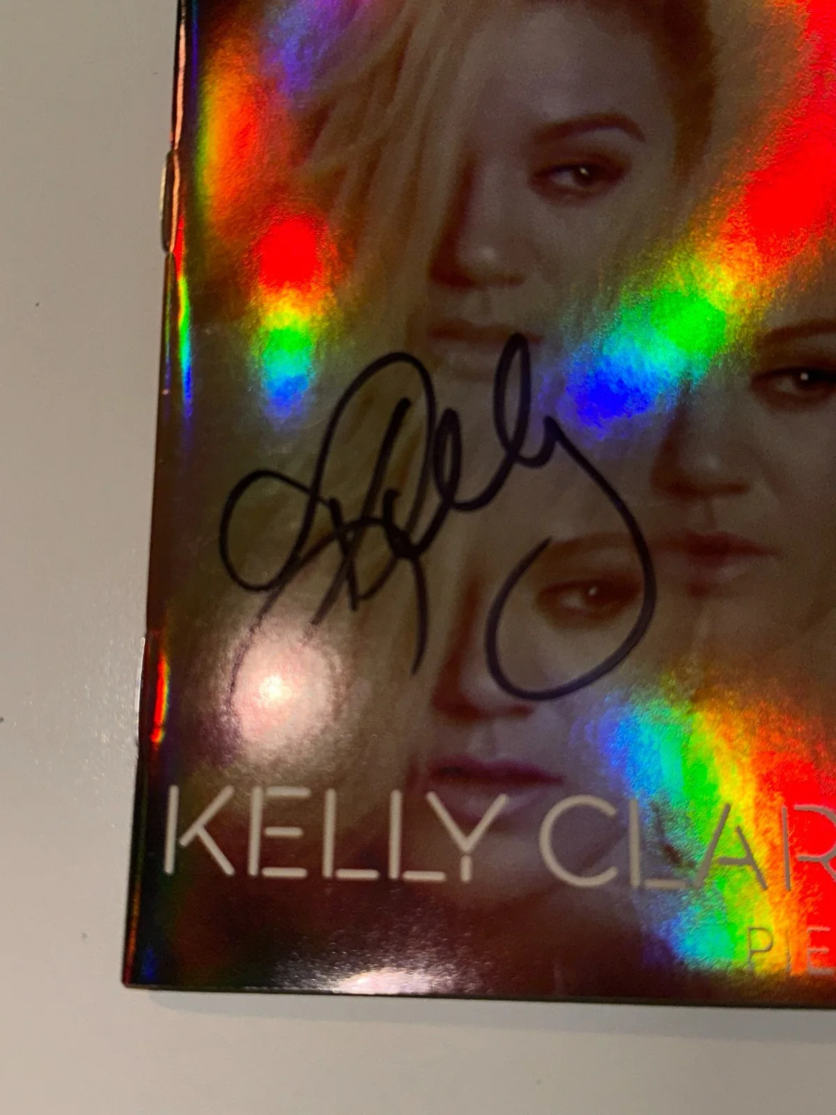 Kelly Clarkson signed CD Slip Piece by Piece Iridescent American Idol, изображение 5