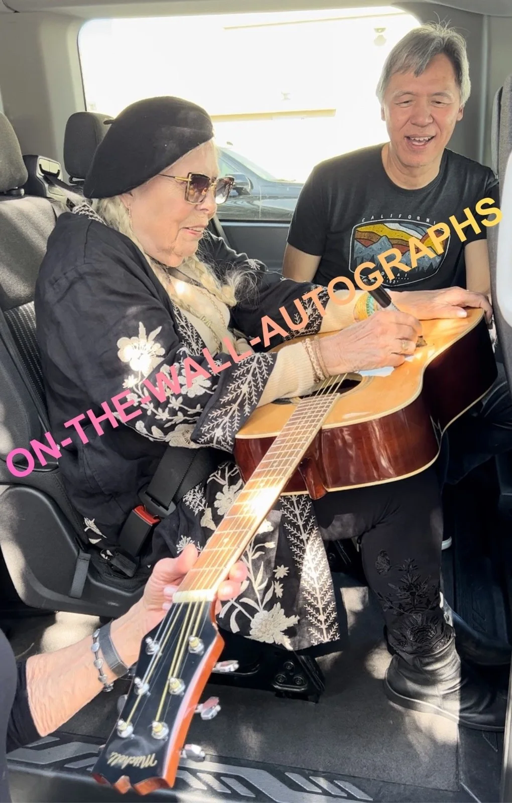 JONI MITCHELL HAND SIGNED AUTOGRAPHED COURT AND SPARK ALBUM RARE W/PROOF JSA COA, image 3