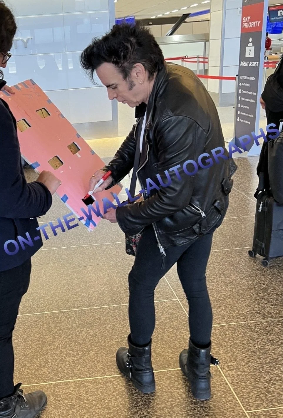 THE CURE HAND SIGNED AUTOGRAPHED GREATEST HITS ALBUM BY 4! RARE WITH EXACT PROOF, изображение 5