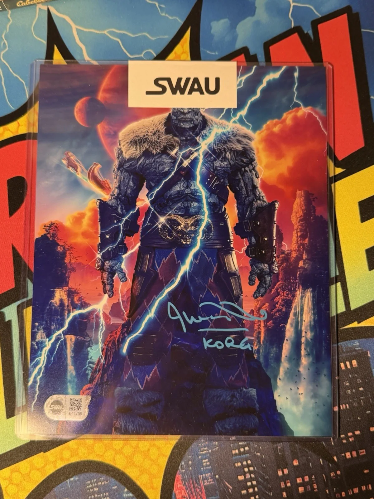 Taika Waititi — TAIKA WAITITI SIGNED 'THE AVENGERS' THOR KORG 8x10 PHOTO B BECKETT COA BAS